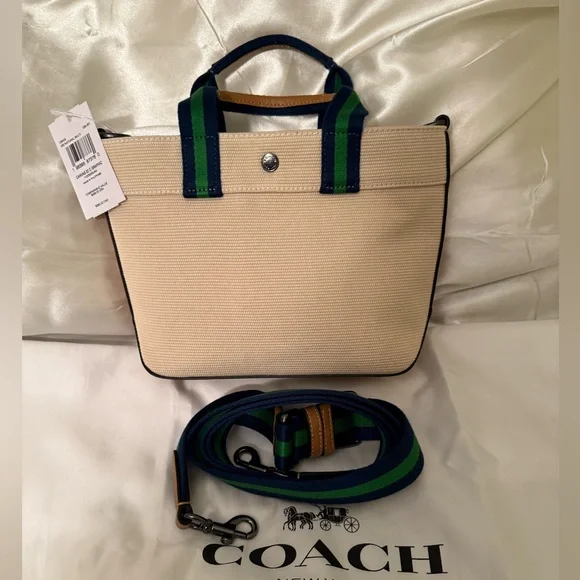 💙 Coach NWT Tan Canvas Tote Bag 20 With Coach Graphic and Wide Crossbody Strap - Picture 7 of 10